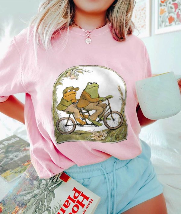 Fro-G And Toad Cottagecore T-Shirt Literature Hoodie Frog Tee Unisex Gift For Book Reader Vintage Reading Toad Sweatshirt